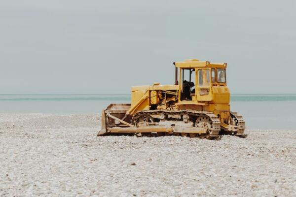 GNSS定位技術在壓路機、挖掘機等工程機械中的智能應用